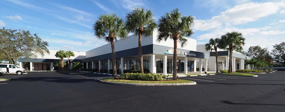 4700 N Dixie Hwy, Oakland Park, FL à louer - Photo principale – Image 1 sur 14