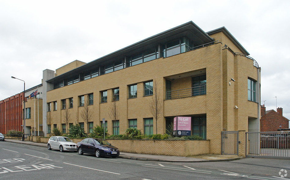 Barrington Rd, Altrincham à louer - Photo de l’immeuble – Image 3 sur 6