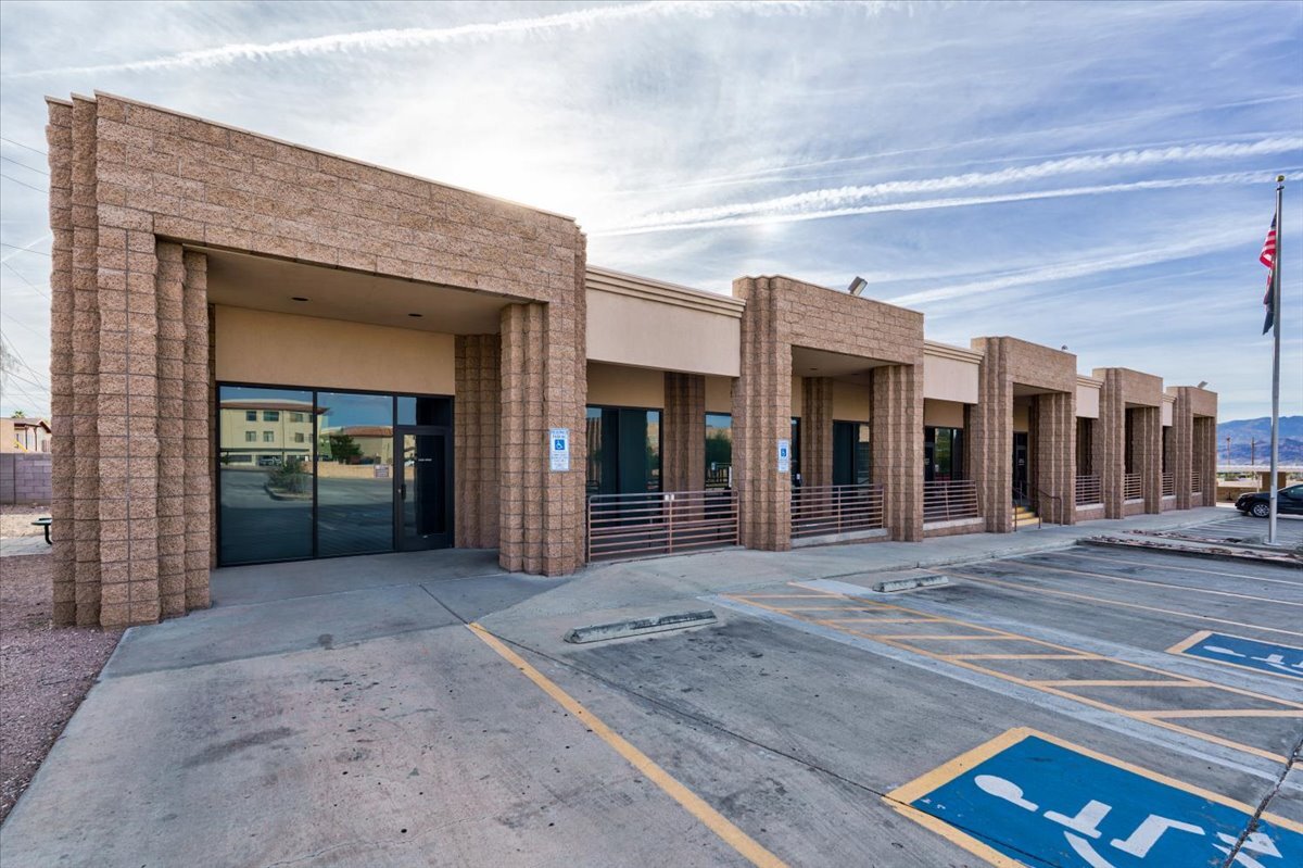 2035 Mesquite Ave, Lake Havasu City, AZ à louer Photo de l’immeuble– Image 1 sur 38