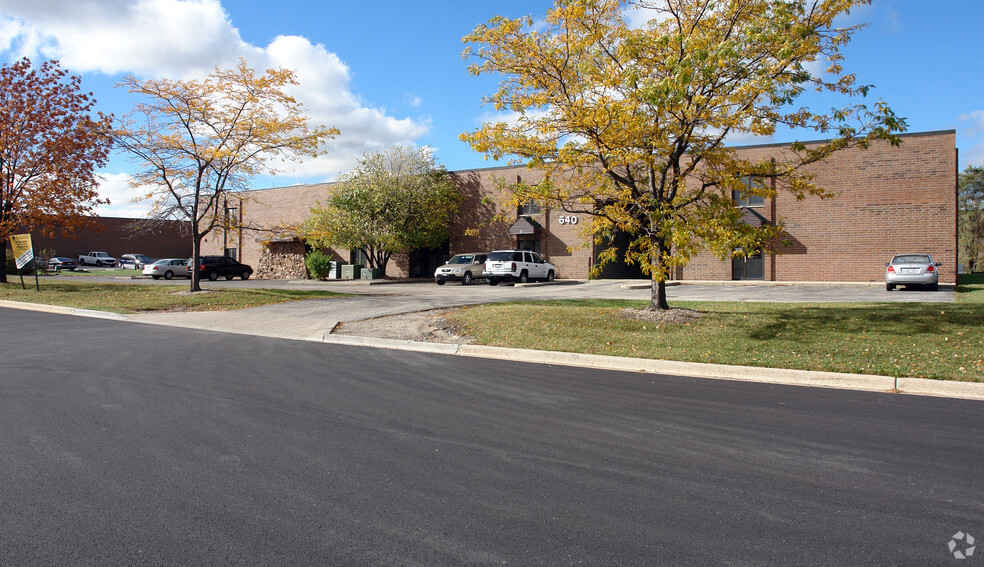 640 Pond Dr, Wood Dale, IL à louer - Photo de l’immeuble – Image 1 sur 8
