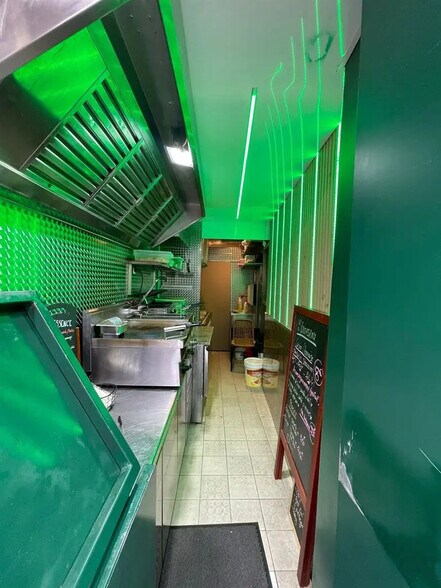 Local commercial dans Paris à louer - Photo de l’immeuble – Image 1 sur 3