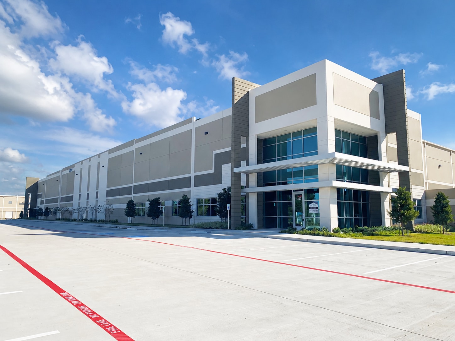 5150 Greens Rd, Houston, TX à louer Photo de l’immeuble– Image 1 sur 4