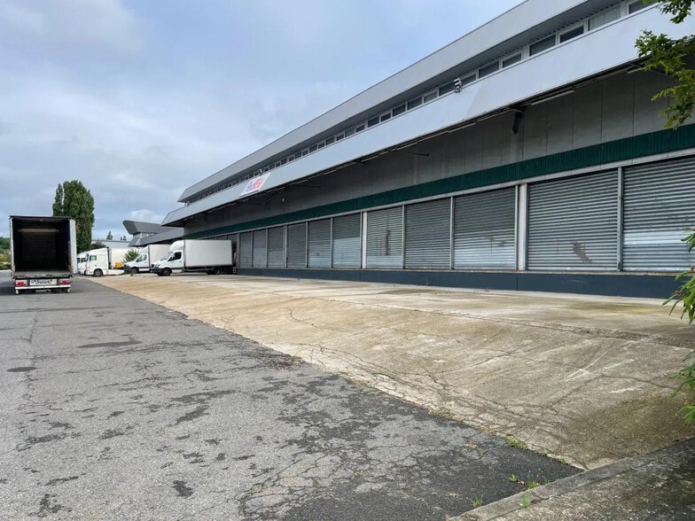 Local d’activités dans Aulnay-Sous-Bois à louer - Photo de l’immeuble – Image 2 sur 4
