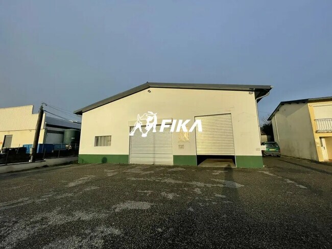 Plus de détails pour Local d'activités à louer