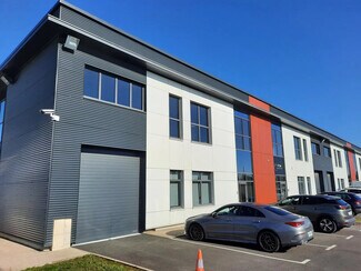 Plus de détails pour Local d'activités à louer