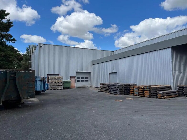 Local d'activités dans SAINT-OUEN-L'AUMONE à vendre - Photo de l’immeuble – Image 2 sur 15