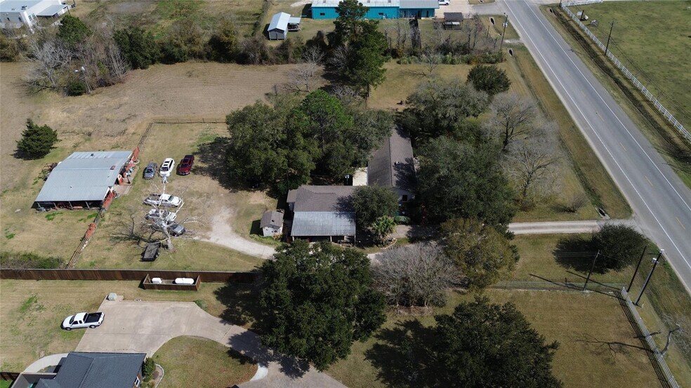 1046 FM 517 Rd, Alvin, TX à vendre - Photo de l’immeuble – Image 3 sur 3