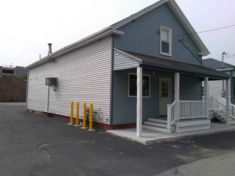 84-86 Kilvert St, Warwick, RI à vendre - Photo de l’immeuble – Image 2 sur 10