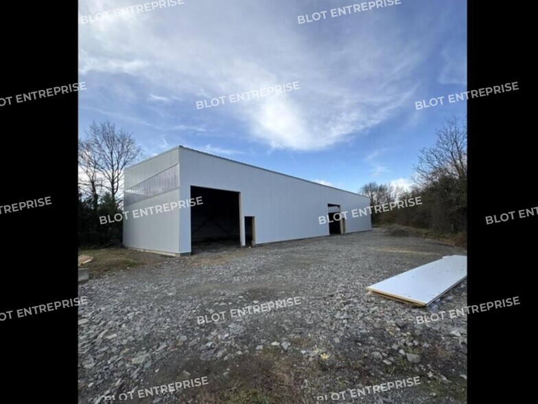 Industriel/Logistique dans Retiers à louer - Photo de l’immeuble – Image 2 sur 3