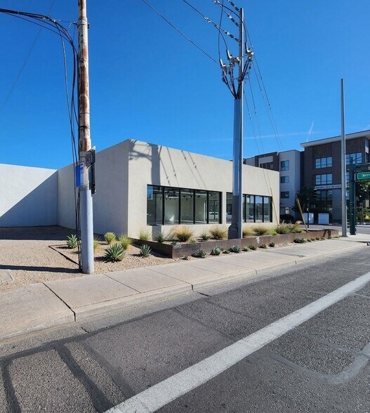 302 W Indian School Rd, Phoenix, AZ à louer - Photo de l’immeuble – Image 3 sur 3
