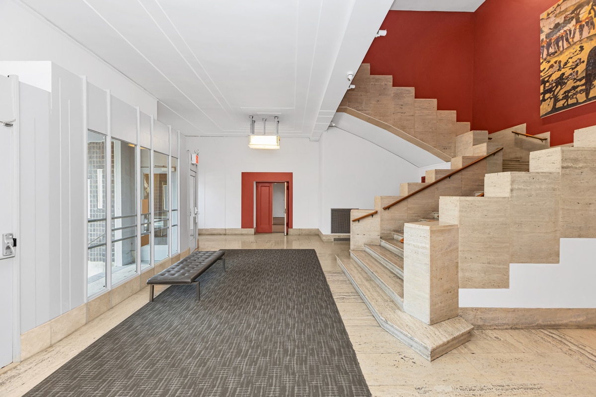 310 Riverside Dr, New York, NY à louer Hall d’entrée– Image 1 sur 6