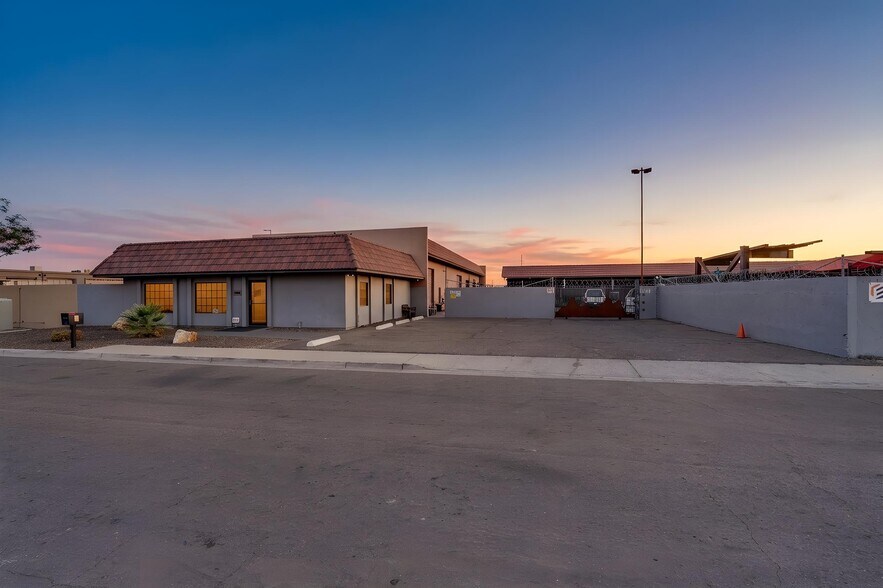 7828 N 68th Ave, Glendale, AZ à vendre - Photo de l’immeuble – Image 1 sur 16