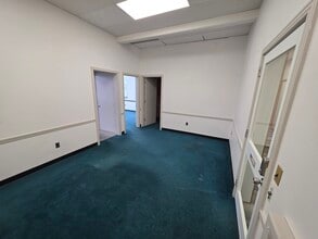 127-137 Main St, Nashua, NH à louer Photo intérieure– Image 1 sur 12