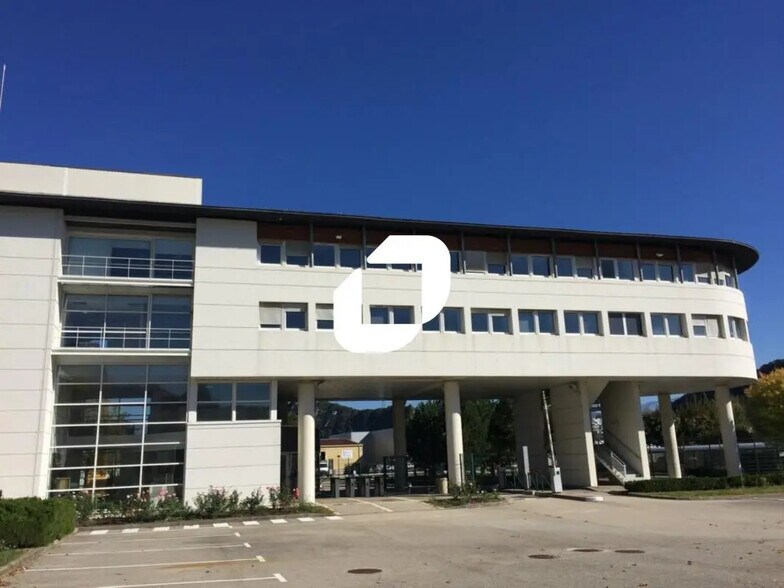 Bureau dans Varces-Allières-et-Risset à louer - Photo de l’immeuble – Image 2 sur 19