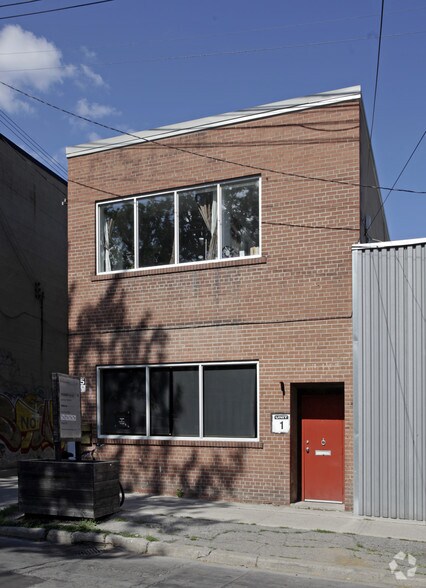 129-135 Tecumseth St, Toronto, ON à louer - Photo de l’immeuble – Image 2 sur 2