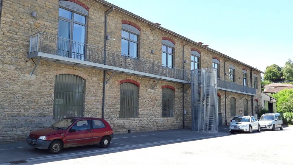 8 Place Du Monument, Crémieu à vendre - Photo de l’immeuble – Image 1 sur 2