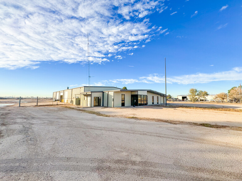 2585 W Interstate 20, Odessa, TX à louer - Photo de l’immeuble – Image 3 sur 22