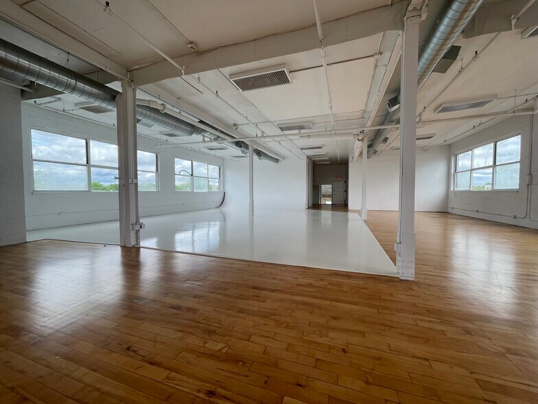 217 California St, Newton, MA à louer - Photo de l’immeuble – Image 1 sur 14
