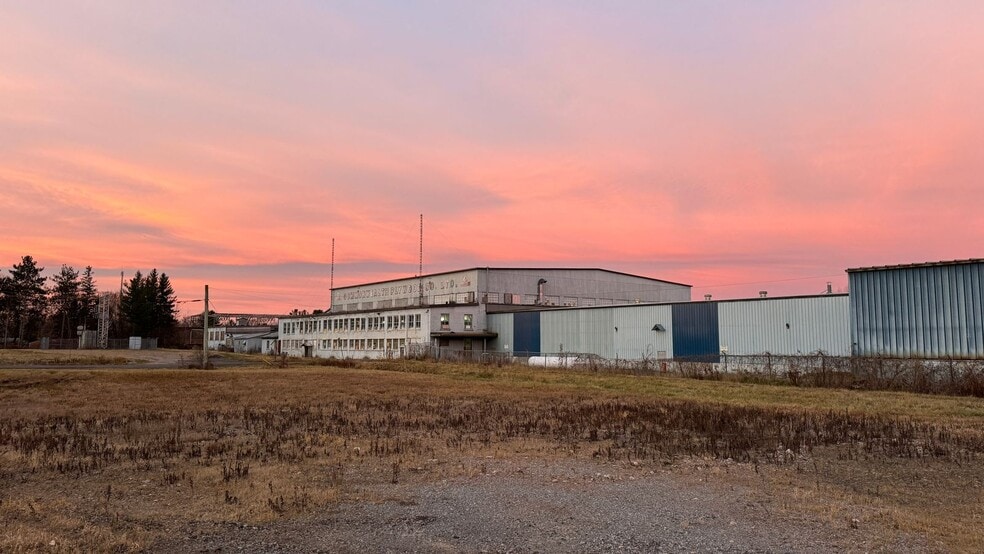 794 River Rd, Pembroke, ON à louer - Photo principale – Image 1 sur 74
