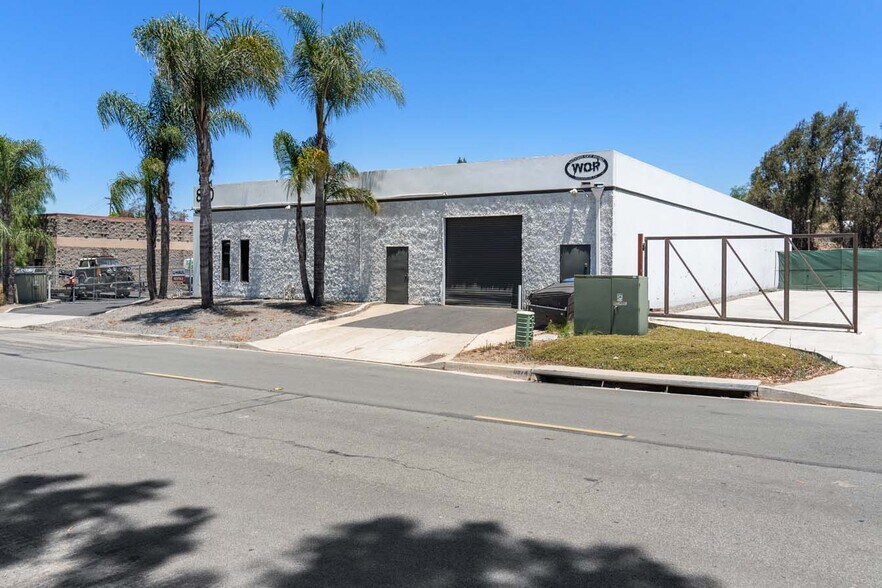 870 Rancheros Dr, San Marcos, CA à vendre - Photo de l’immeuble – Image 3 sur 4