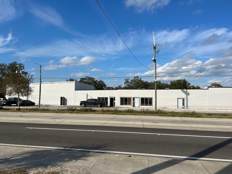 4504 E Hillsborough Ave, Tampa, FL à vendre - Photo principale – Image 1 sur 15