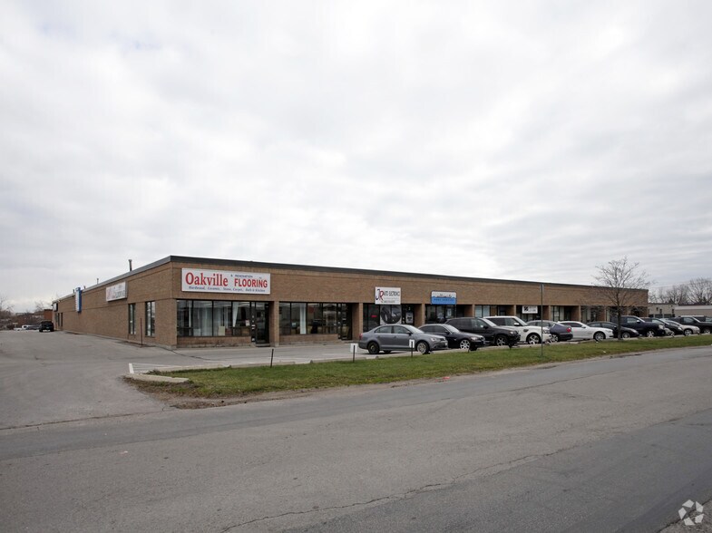 1428 Speers Rd, Oakville, ON à louer - Photo principale – Image 1 sur 9