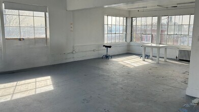 95 Lombardy St, Brooklyn, NY à louer Photo intérieure– Image 1 sur 4