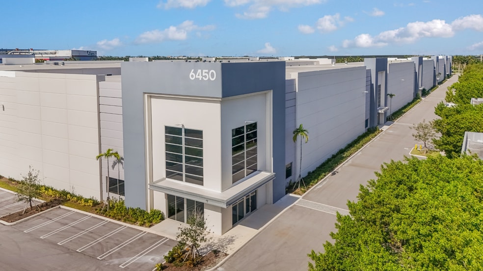 6450 NW 97th Ave, Doral, FL à louer - Photo de l’immeuble – Image 1 sur 6