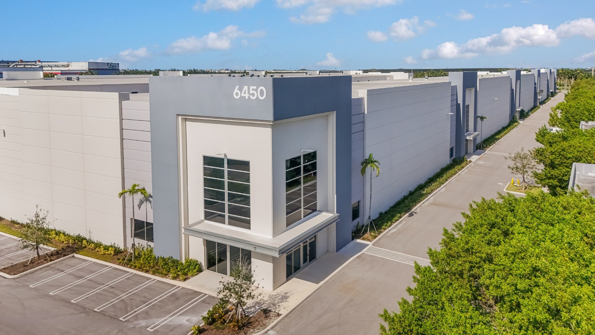 6450 NW 97th Ave, Doral, FL à louer Photo de l’immeuble– Image 1 sur 7