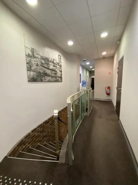 Local commercial dans Paris à louer - Photo de l’immeuble – Image 3 sur 9