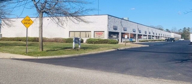 2231 Fifth Ave, Ronkonkoma, NY à louer - Photo de l’immeuble – Image 3 sur 14