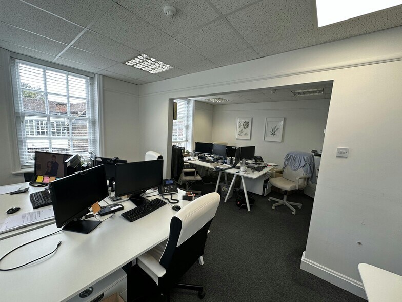 2-2A High St, Thames Ditton à louer - Photo de l’immeuble – Image 3 sur 4