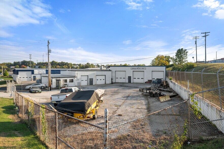 875 Friedens Rd, Saint Charles, MO à vendre - Photo de l’immeuble – Image 3 sur 15