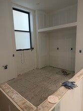 223 E 80th St, New York, NY à louer Photo intérieure– Image 1 sur 2