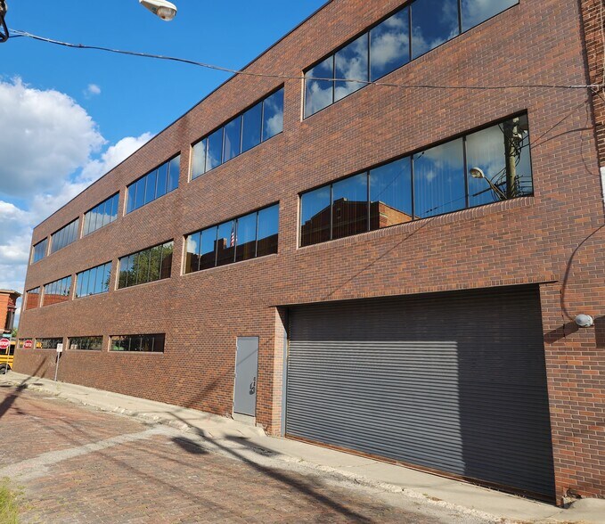 85 N Main St, Mount Clemens, MI à louer - Photo de l’immeuble – Image 2 sur 6