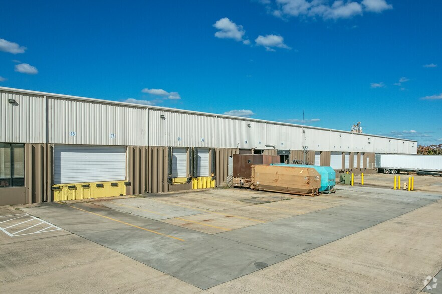 7890 Notes Dr, Manassas, VA à louer - Photo de l’immeuble – Image 3 sur 5