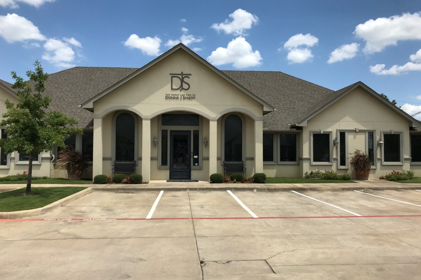 3216 W Arkansas Ln, Dalworthington Gardens, TX à louer Photo de l’immeuble– Image 1 sur 17