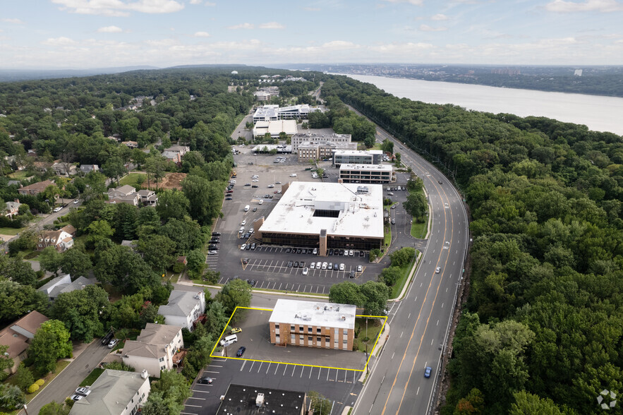550 Sylvan Ave, Englewood Cliffs, NJ à louer - Photo de l’immeuble – Image 3 sur 18