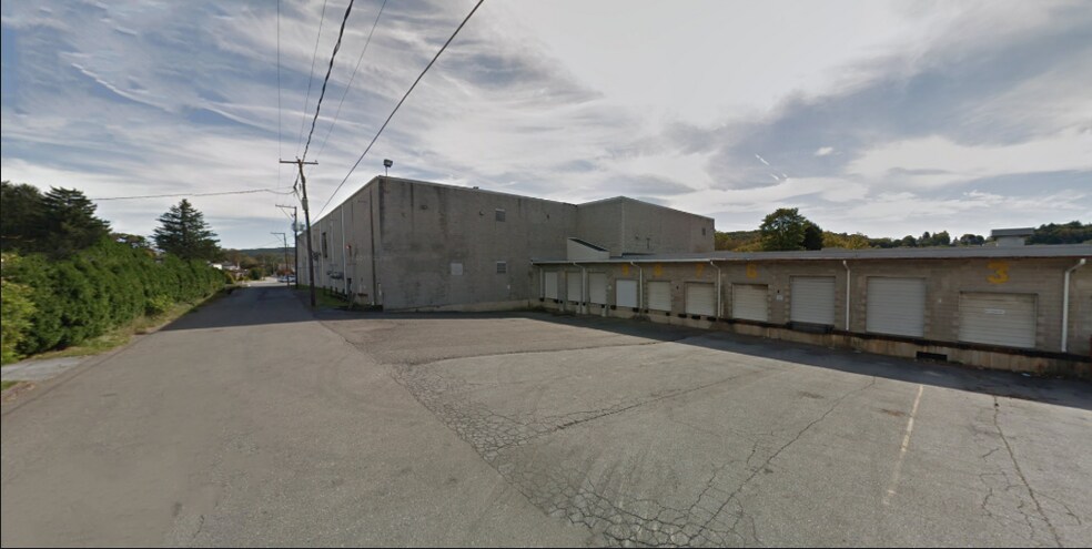 40 S Third St, Walnutport, PA à louer - Photo de l’immeuble – Image 1 sur 28