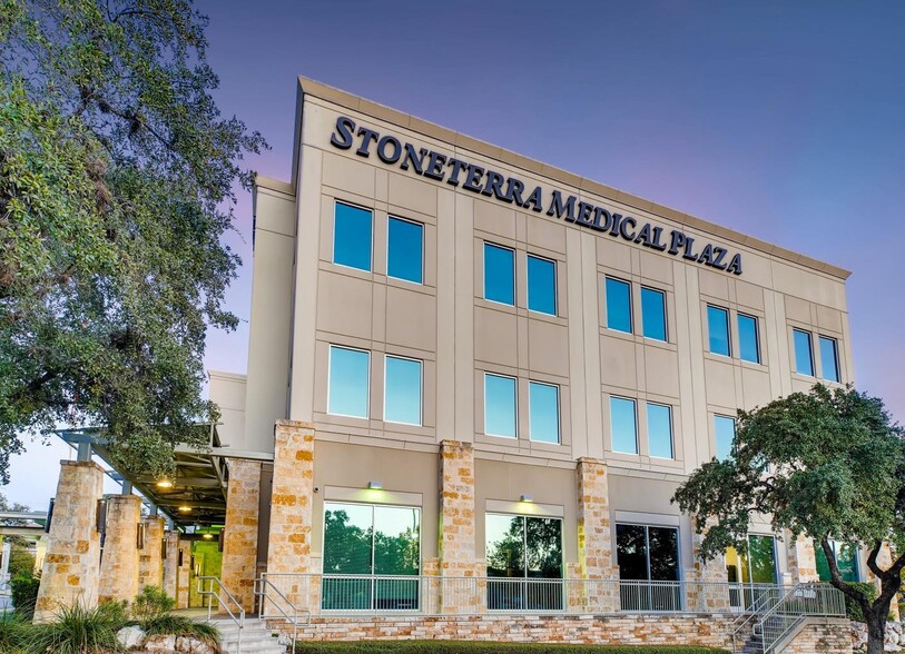 150 E Sonterra Blvd, San Antonio, TX à louer - Photo de l’immeuble – Image 3 sur 19
