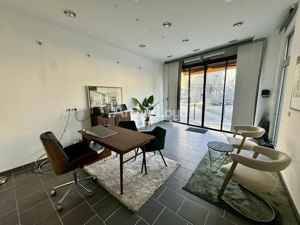 Local commercial dans Reims à louer Photo de l’immeuble– Image 1 sur 9