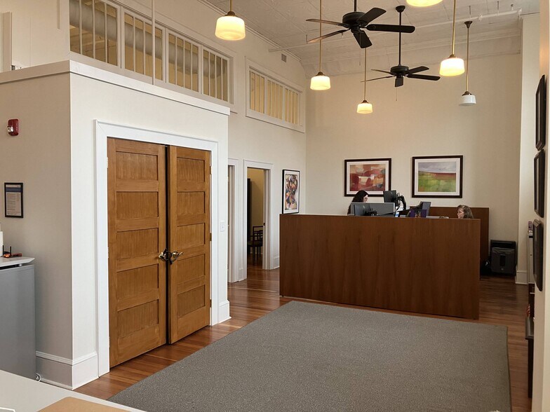 212 S Center St, Statesville, NC à louer - Photo de l’immeuble – Image 3 sur 9