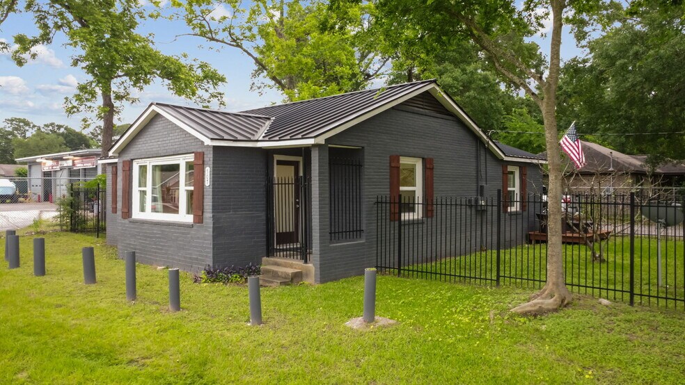 507 Silverdale Dr, Conroe, TX à vendre - Photo de l’immeuble – Image 2 sur 33