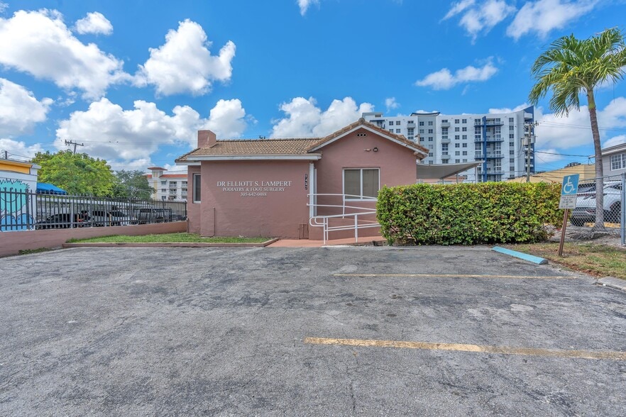 1437 SW 1st St, Miami, FL à vendre - Photo de l’immeuble – Image 3 sur 16