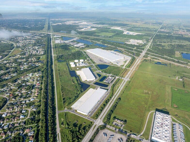 6939 LTC Pky, Port Saint Lucie, FL à louer - Photo de l’immeuble – Image 2 sur 7