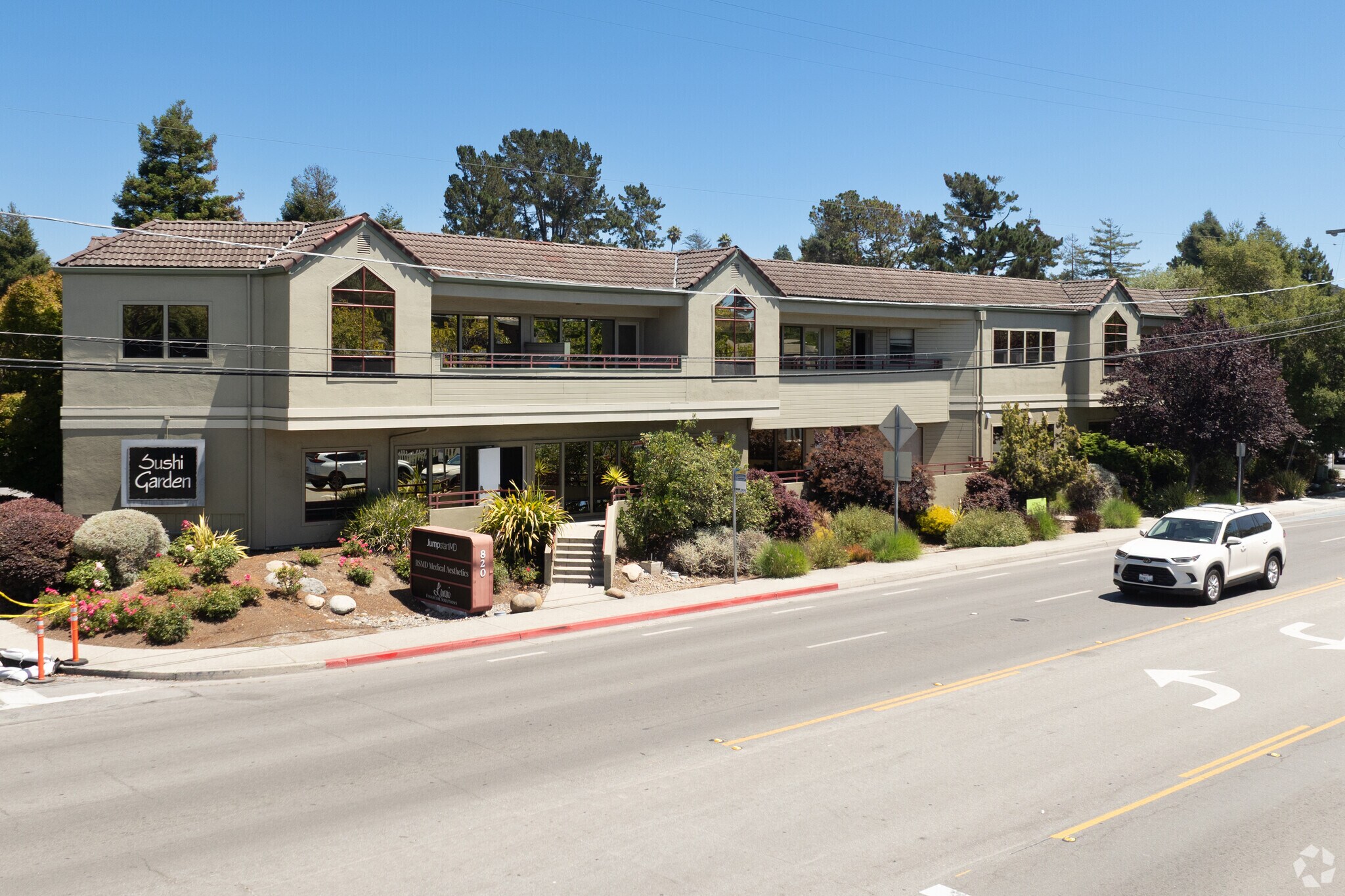 820 Bay Ave, Capitola, CA à louer Photo principale– Image 1 sur 5