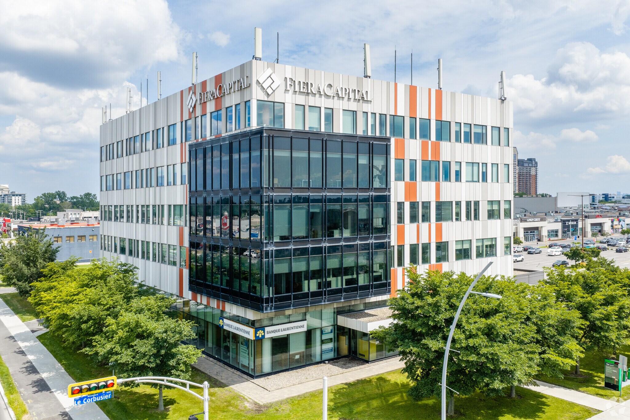 1699 Le Corbusier, Laval, QC à louer Photo principale– Image 1 sur 4