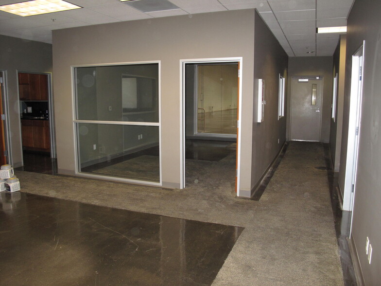 2150 N Lincoln St, Burbank, CA à louer - Photo de l’immeuble – Image 3 sur 8