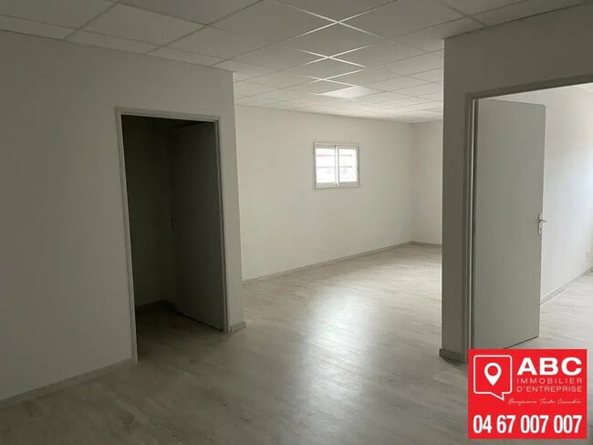 Plus de détails pour Bureau, Local commercial à louer