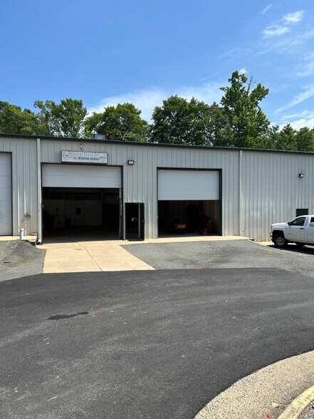 22 Enterprise Ct, Fredericksburg, VA à louer - Photo de l’immeuble – Image 2 sur 7